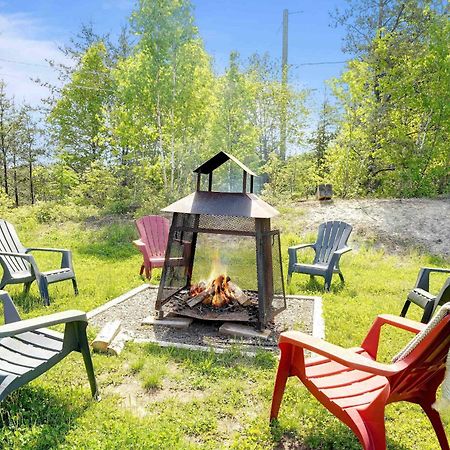 Cottage With Spa + View & Access To Lac Taureau Saint-Michel des Saints Exterior photo