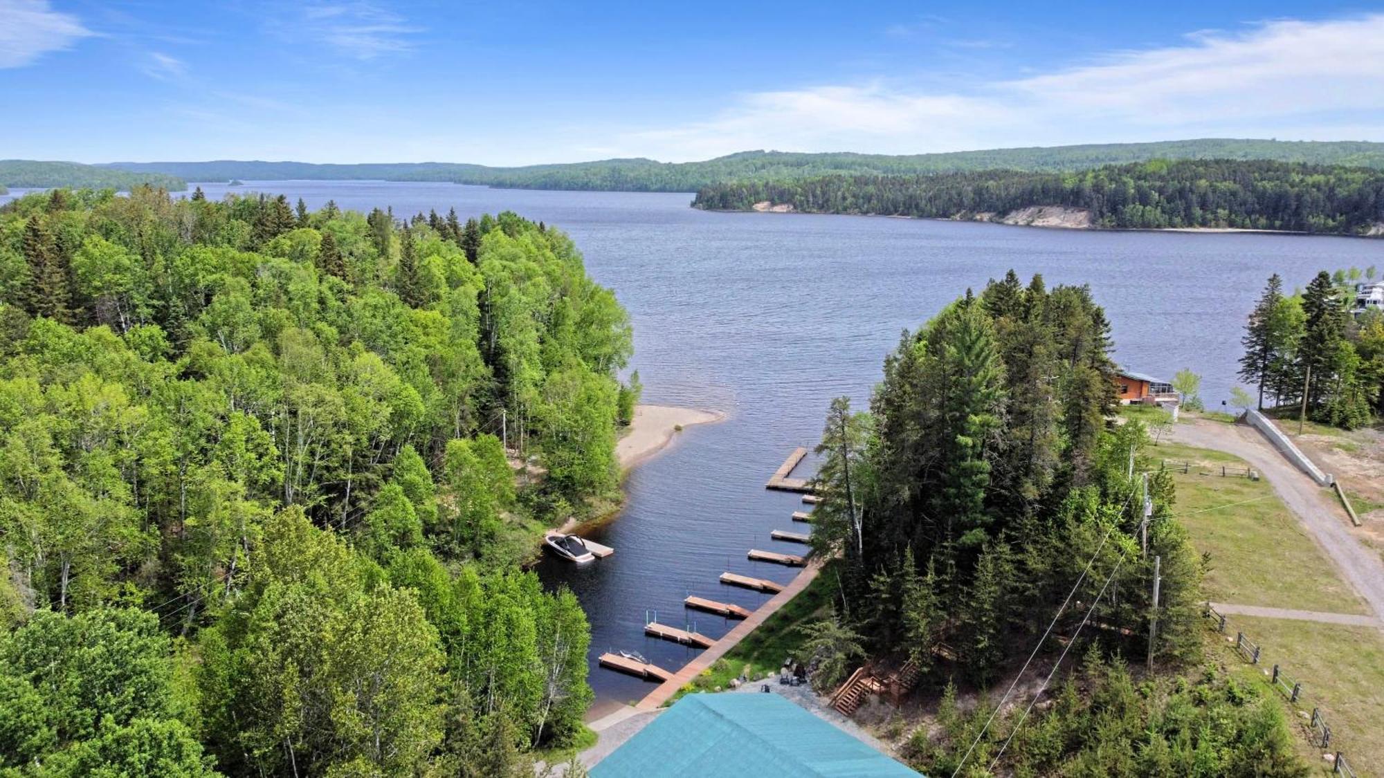 Cottage With Spa + View & Access To Lac Taureau Saint-Michel des Saints Exterior photo